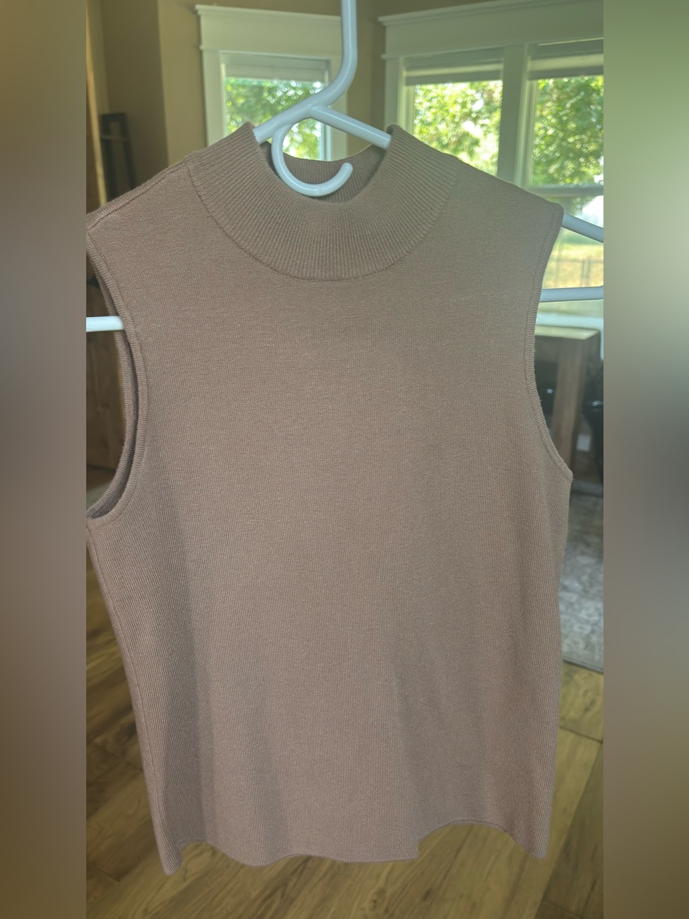 Marled Sleeveless Mock Neck Top in Taupe Brown